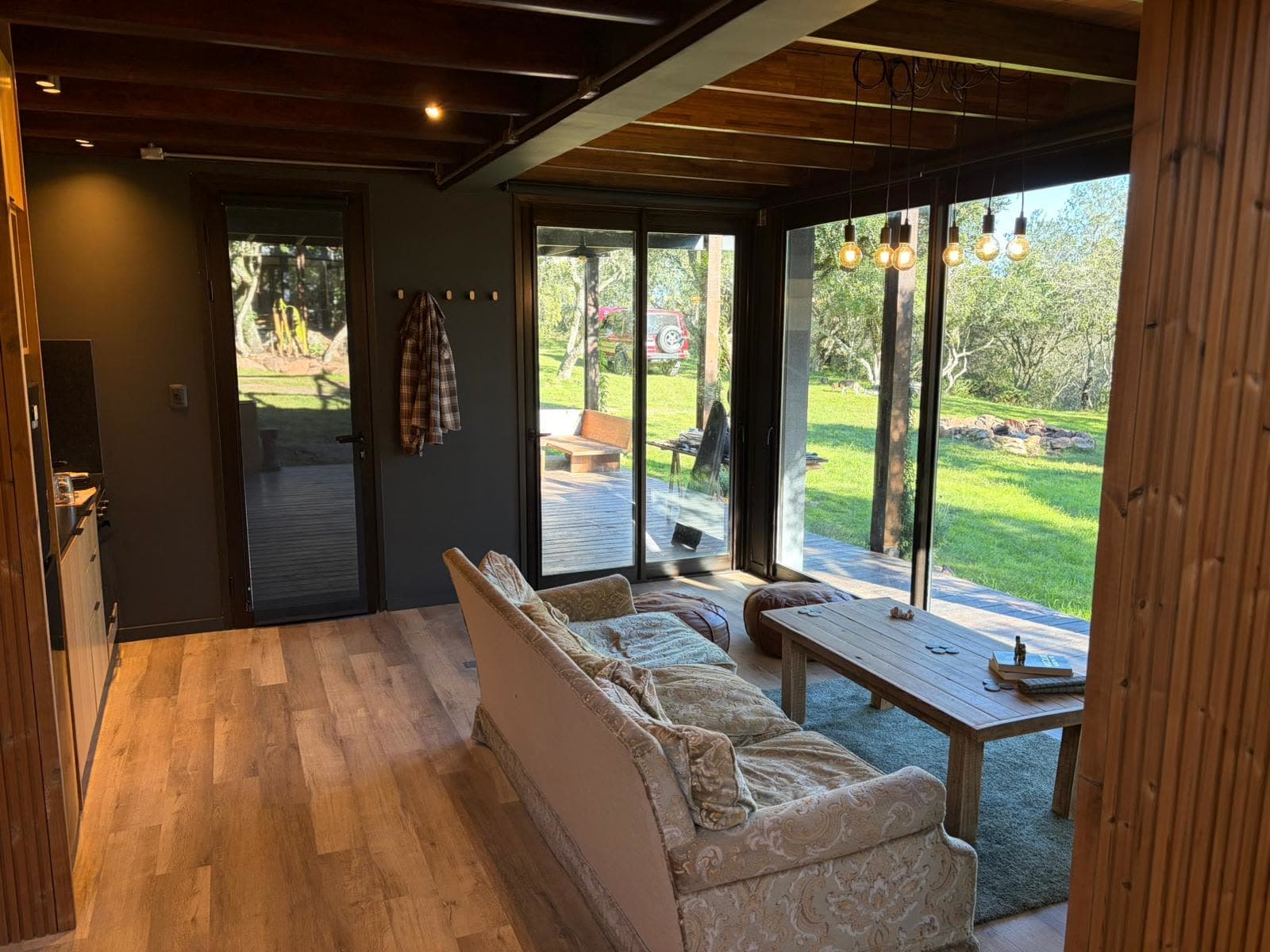 Villa Serrana — El estar abierto al jardín