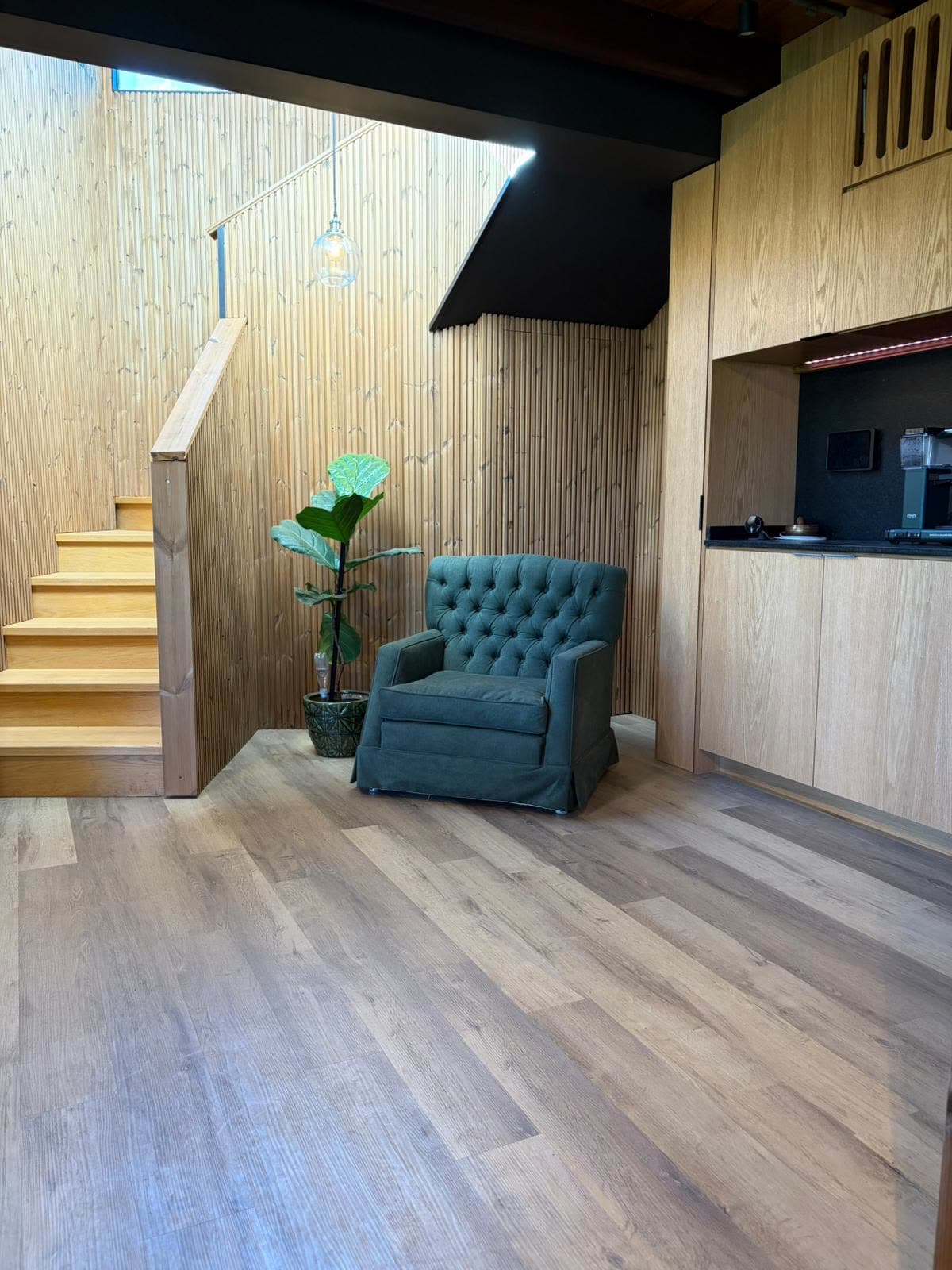Villa Serrana — Escalera y acceso al estar
