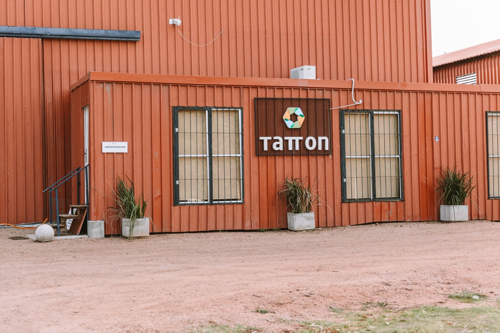 Tatton Galpones — Oficina de administración